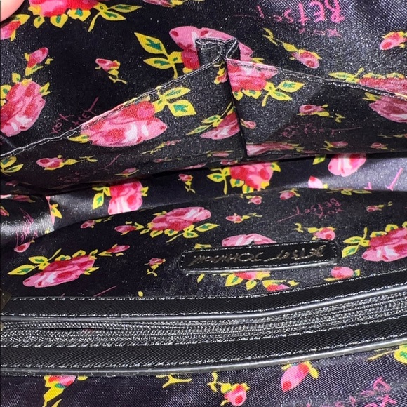 BETSEY JOHNSON BIG WRISTLET/COSMETIC BAG - Picture 5 of 6